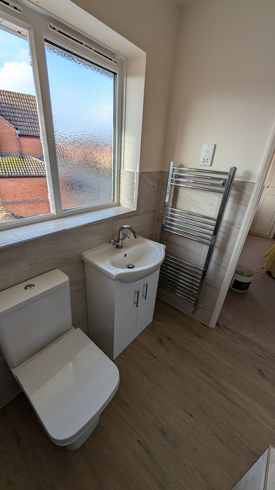 Small ensuite bathroom renovation