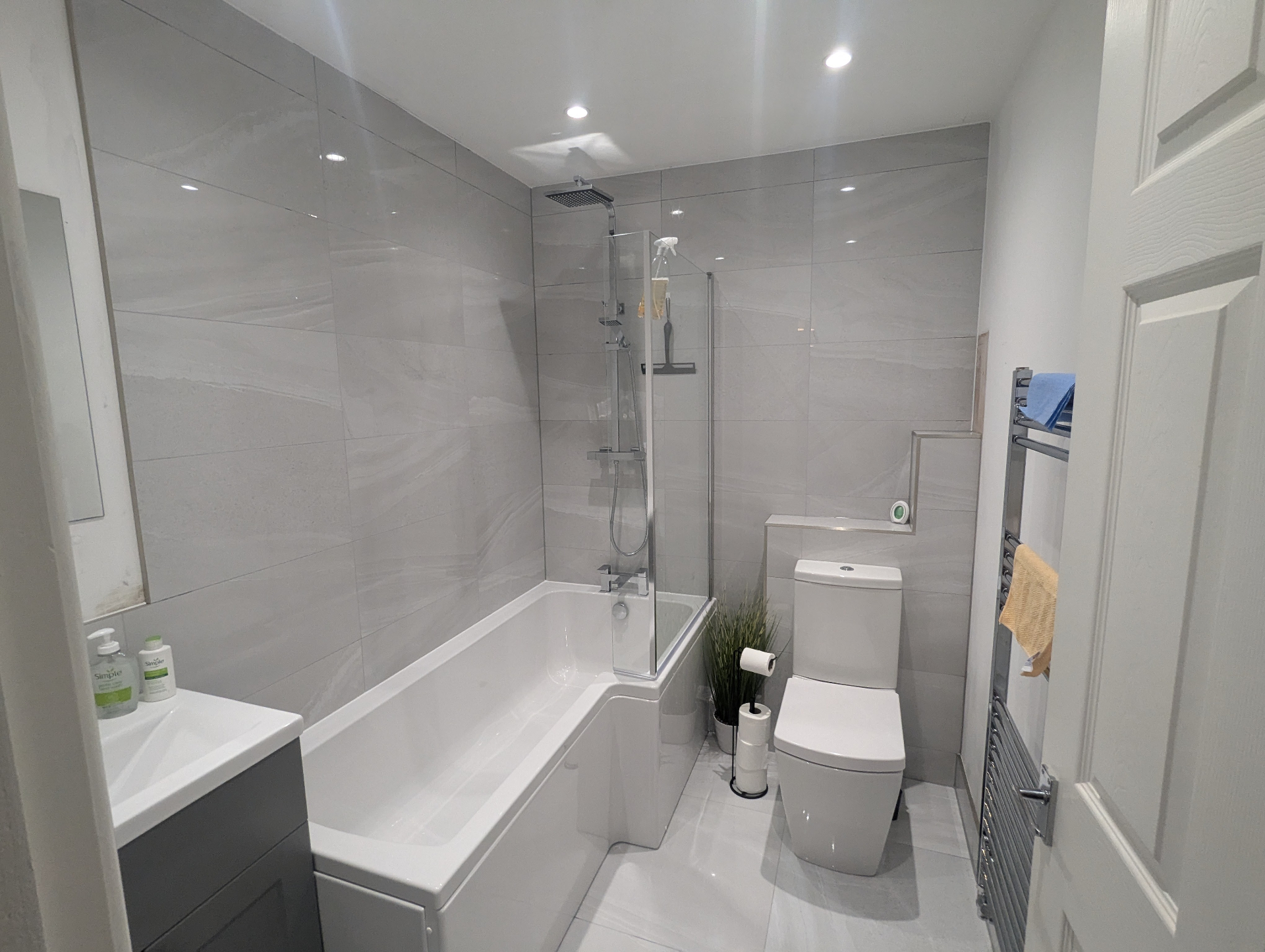 Grey-themed bathroom renovation