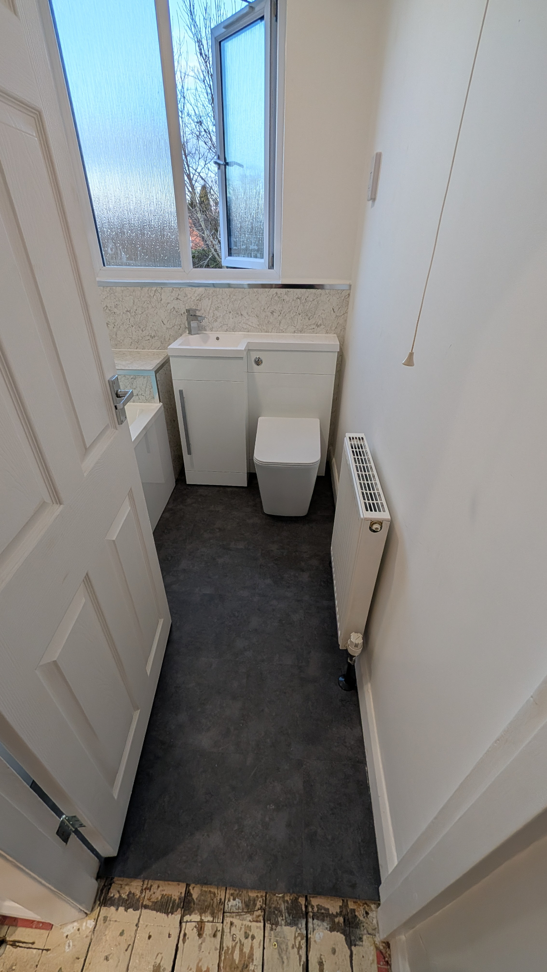 Narrow WC room renovation